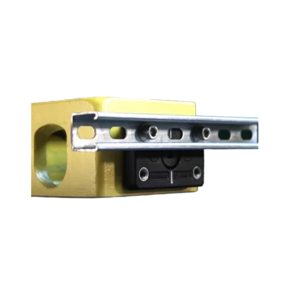 Kit de fixation de rails métallique sur container maritime