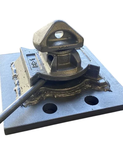 Twistlock soudé sur platine pour container