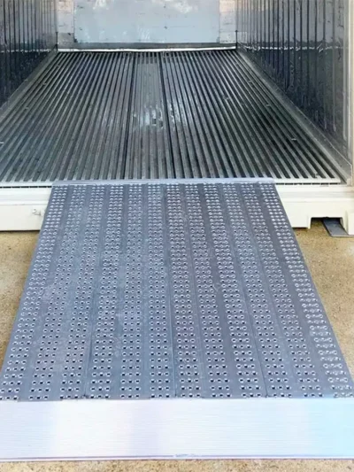 Rampe d’accès container frigorifique